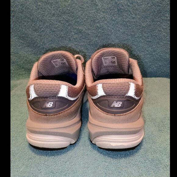 New Balance 990v6 in kids size 2 - Picture 3 of 6